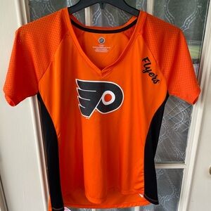 Philadelphia Flyers Official NHL Women’s V-Neck Tee Size L 🏒